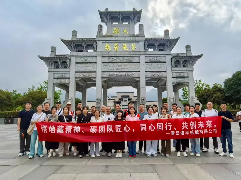 Summit Bareng: Tim Difon Forges Bonds ing Journey to Gunung Jiuhua